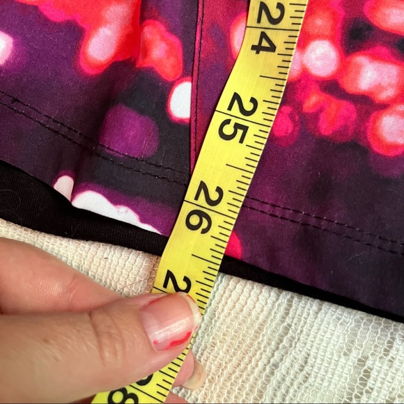 Livi Active cowl neck graphic sweatshirt - Picture 9 of 10